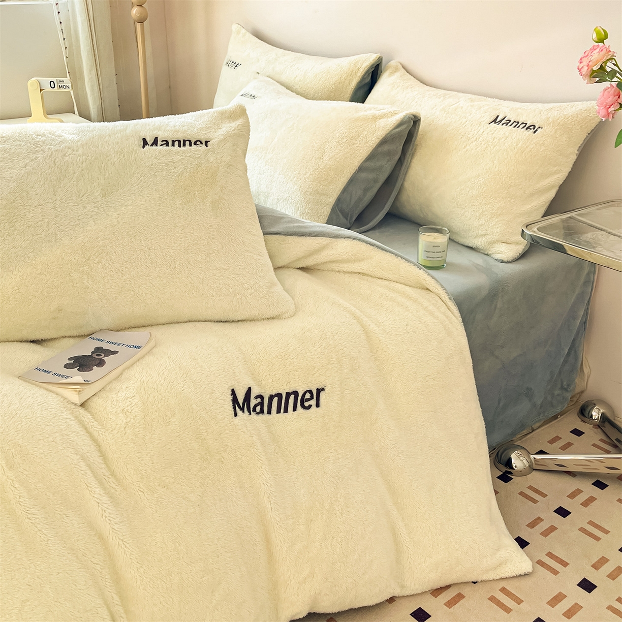 91家纺网 家纺一手货源 找家纺 梦幻之城 2025新款牛奶绒刺绣四件套-凯勒系列B款 凯勒-奶芋色+星辰灰