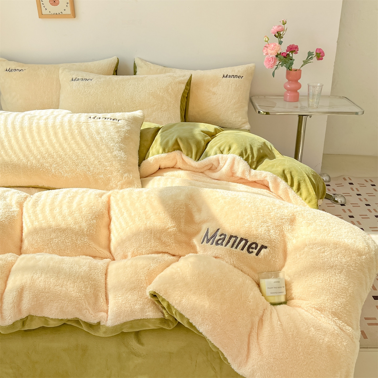 91家纺网 家纺一手货源 找家纺 梦幻之城 2025新款牛奶绒刺绣四件套-凯勒系列B款 凯勒-暖黄+苹果绿