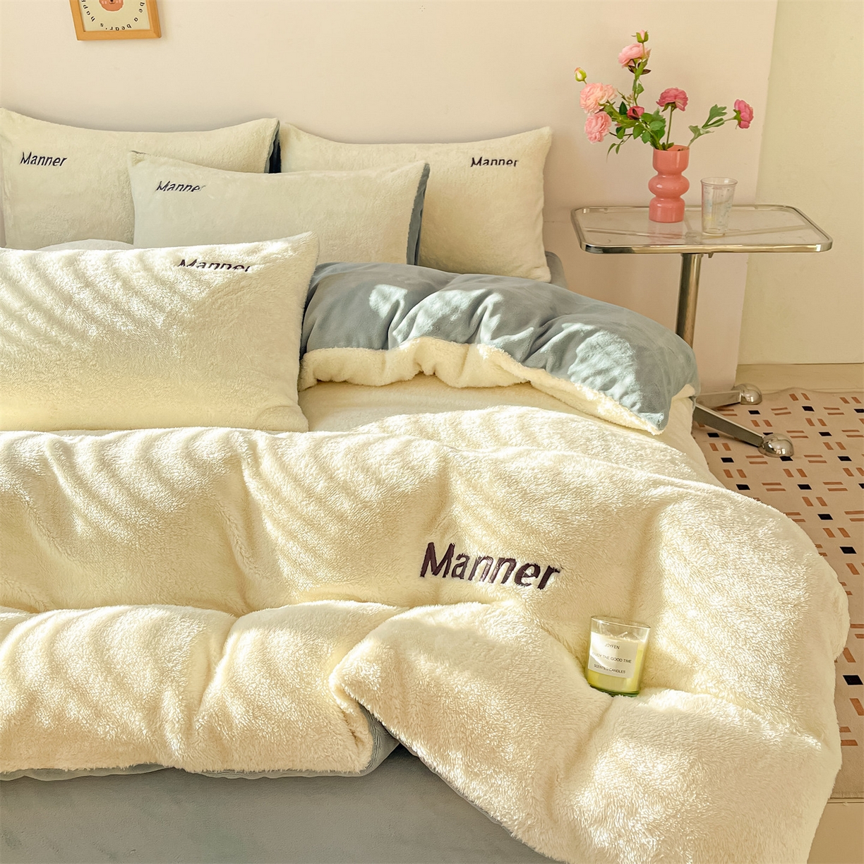 91家纺网 家纺一手货源 找家纺 梦幻之城 2025新款牛奶绒刺绣四件套-凯勒系列B款 凯勒-奶芋色+星辰灰