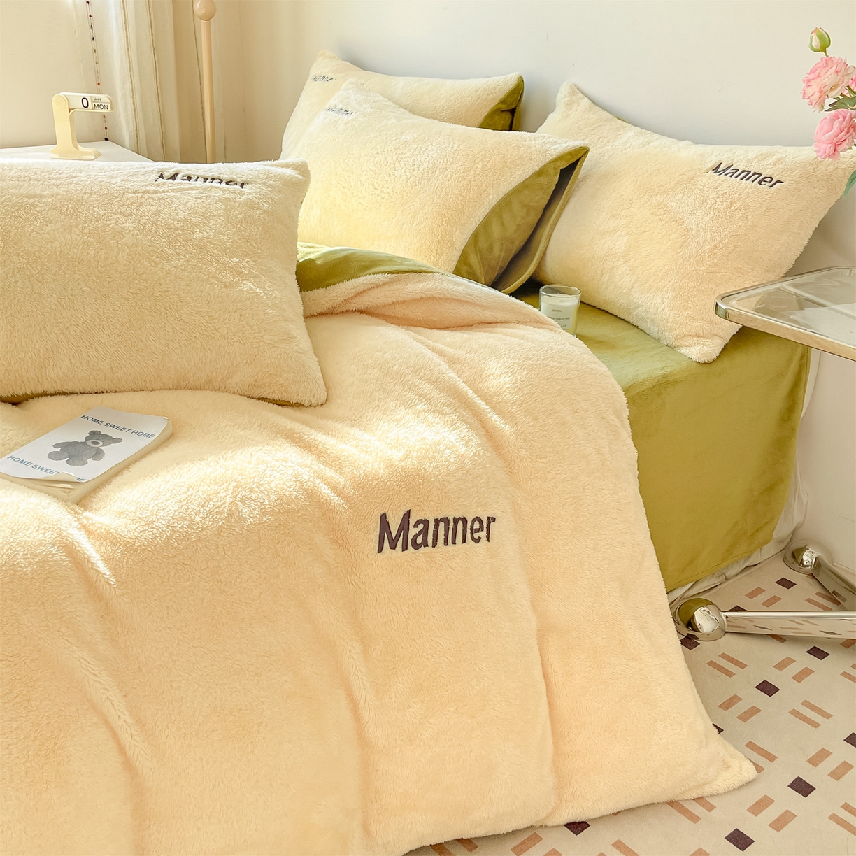 91家纺网 家纺一手货源 找家纺 梦幻之城 2025新款牛奶绒刺绣四件套-凯勒系列B款 凯勒-暖黄+苹果绿