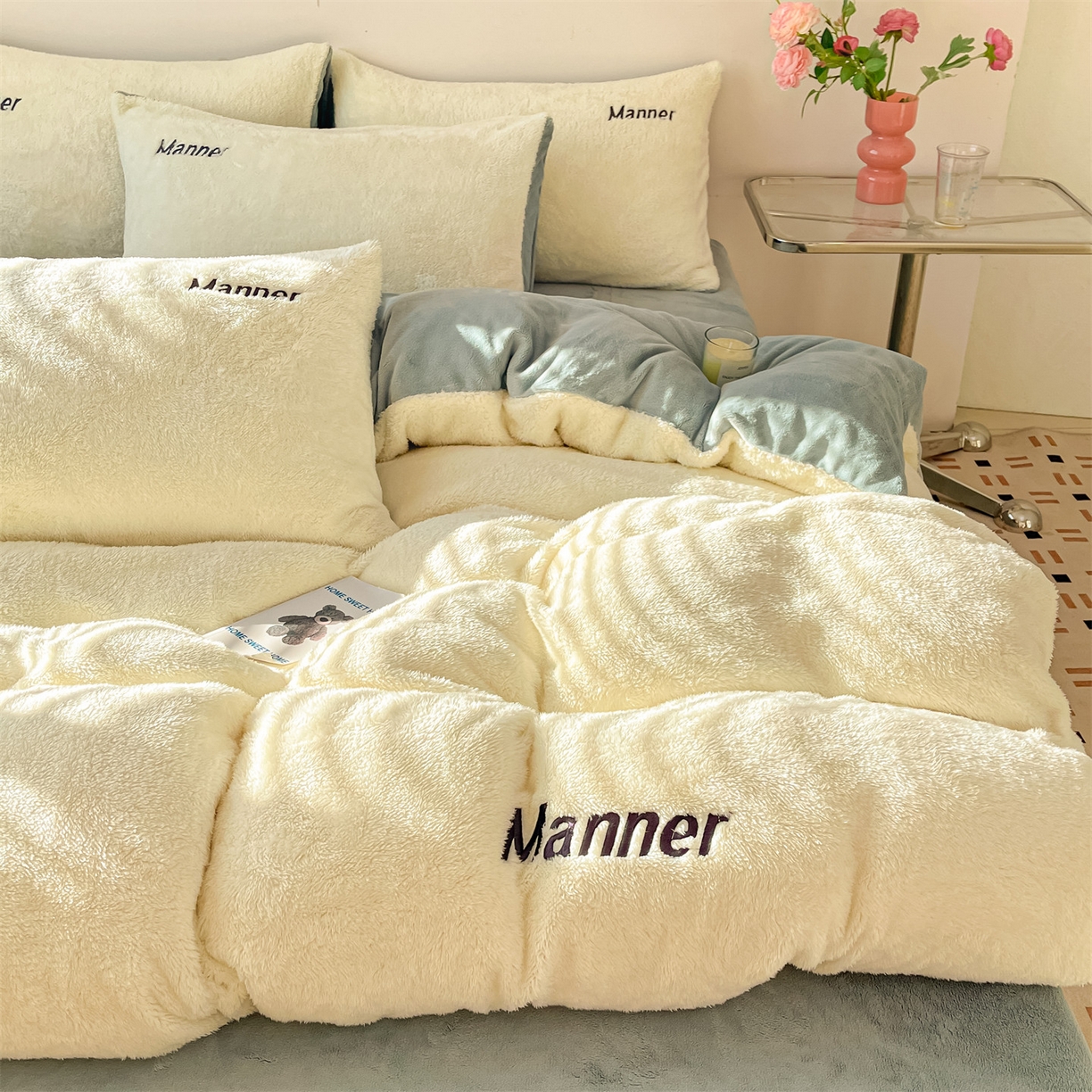 91家纺网 家纺一手货源 找家纺 梦幻之城 2025新款牛奶绒刺绣四件套-凯勒系列B款 凯勒-奶芋色+星辰灰