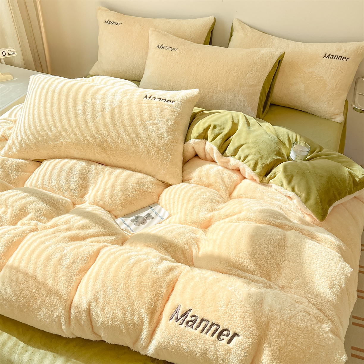 91家纺网 家纺一手货源 找家纺 梦幻之城 2025新款牛奶绒刺绣四件套-凯勒系列B款 凯勒-暖黄+苹果绿