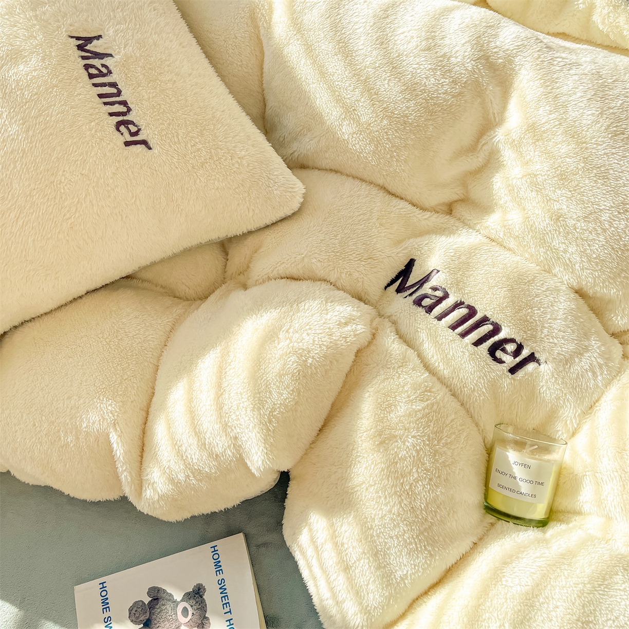 91家纺网 家纺一手货源 找家纺 梦幻之城 2025新款牛奶绒刺绣四件套-凯勒系列B款 凯勒-奶芋色+星辰灰