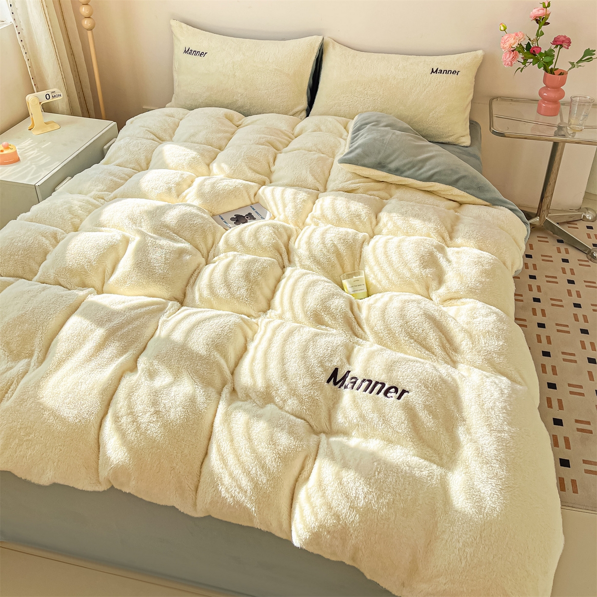 91家纺网 家纺一手货源 找家纺 梦幻之城 2025新款牛奶绒刺绣四件套-凯勒系列B款 凯勒-奶芋色+星辰灰