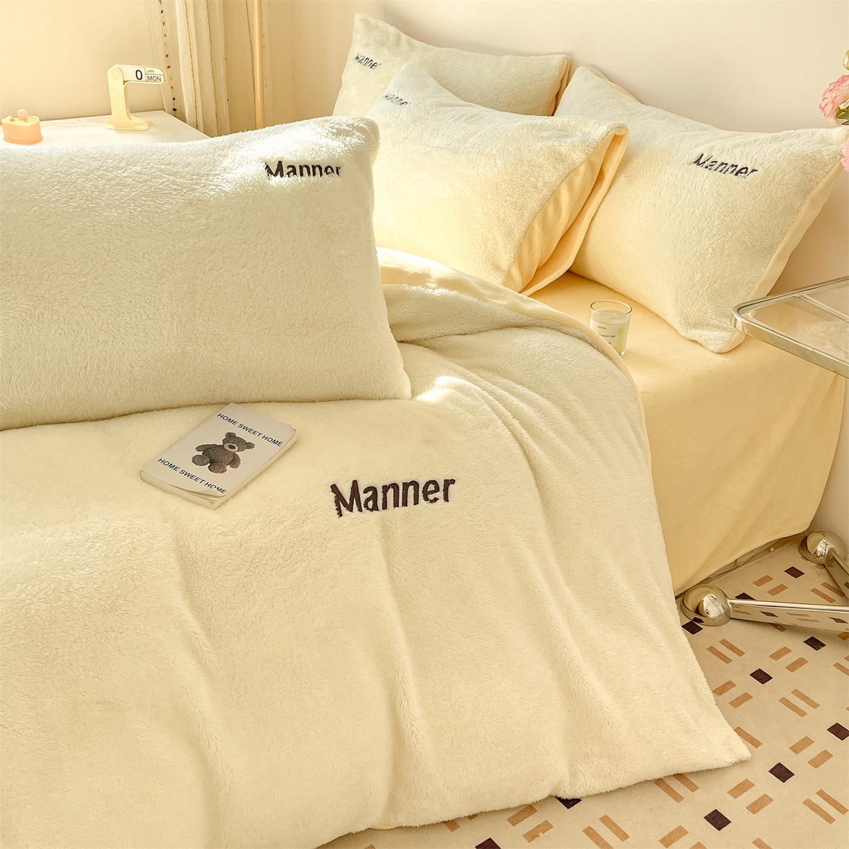 91家纺网 家纺一手货源 找家纺 梦幻之城 2025新款牛奶绒刺绣四件套-凯勒系列B款 凯勒-奶芋色+暖黄