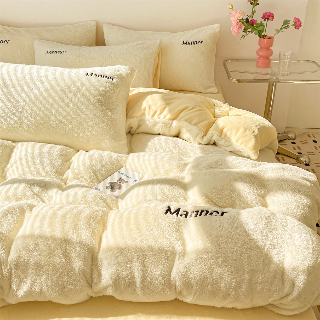 91家纺网 家纺一手货源 找家纺 梦幻之城 2025新款牛奶绒刺绣四件套-凯勒系列B款 凯勒-奶芋色+暖黄