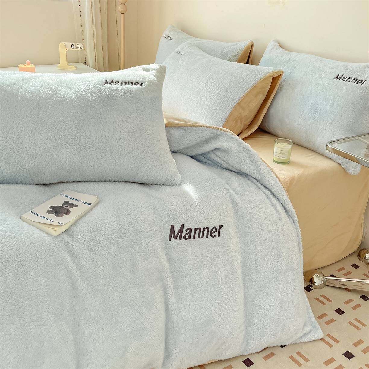 91家纺网 家纺一手货源 找家纺 梦幻之城 2025新款牛奶绒刺绣四件套-凯勒系列B款 凯勒-尼罗兰+香槟色