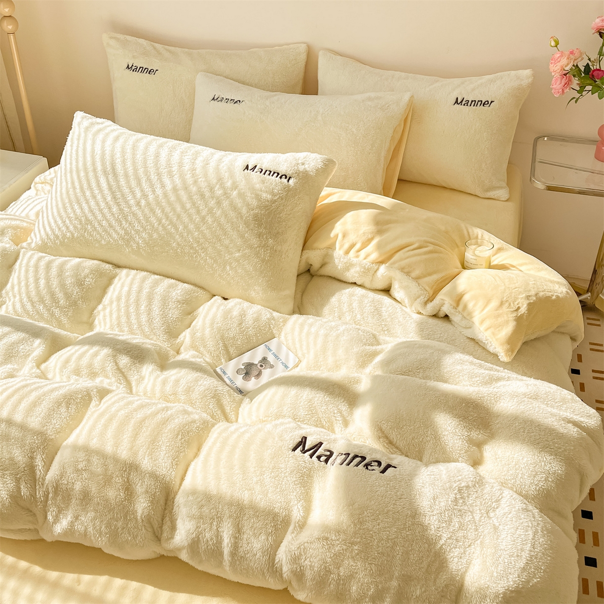 91家纺网 家纺一手货源 找家纺 梦幻之城 2025新款牛奶绒刺绣四件套-凯勒系列B款 凯勒-奶芋色+暖黄