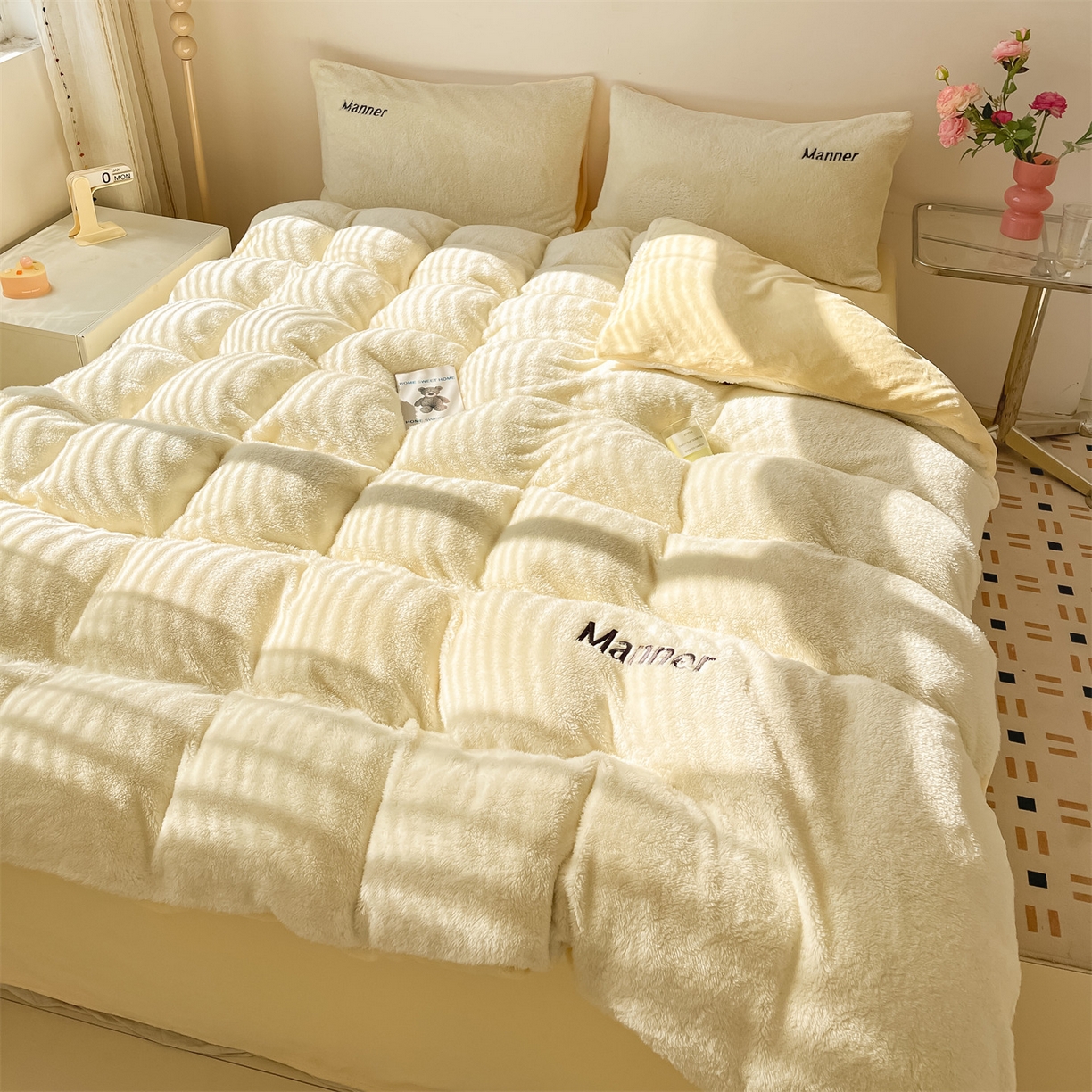 91家纺网 家纺一手货源 找家纺 梦幻之城 2025新款牛奶绒刺绣四件套-凯勒系列B款 凯勒-奶芋色+暖黄