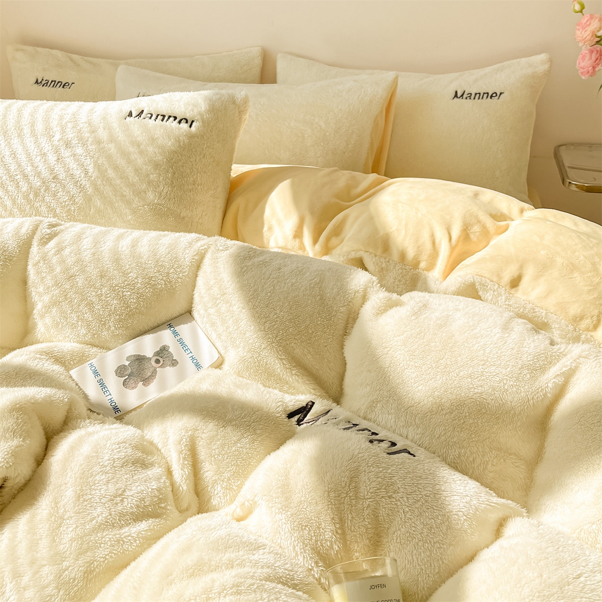 91家纺网 家纺一手货源 找家纺 梦幻之城 2025新款牛奶绒刺绣四件套-凯勒系列B款 凯勒-奶芋色+暖黄