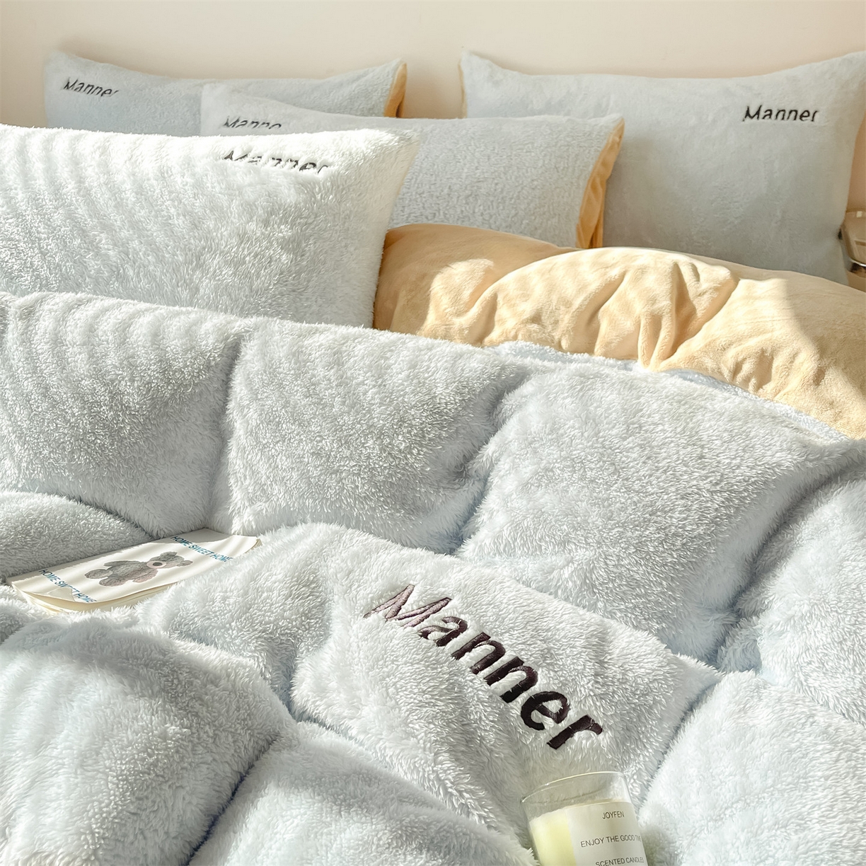 91家纺网 家纺一手货源 找家纺 梦幻之城 2025新款牛奶绒刺绣四件套-凯勒系列B款 凯勒-尼罗兰+香槟色