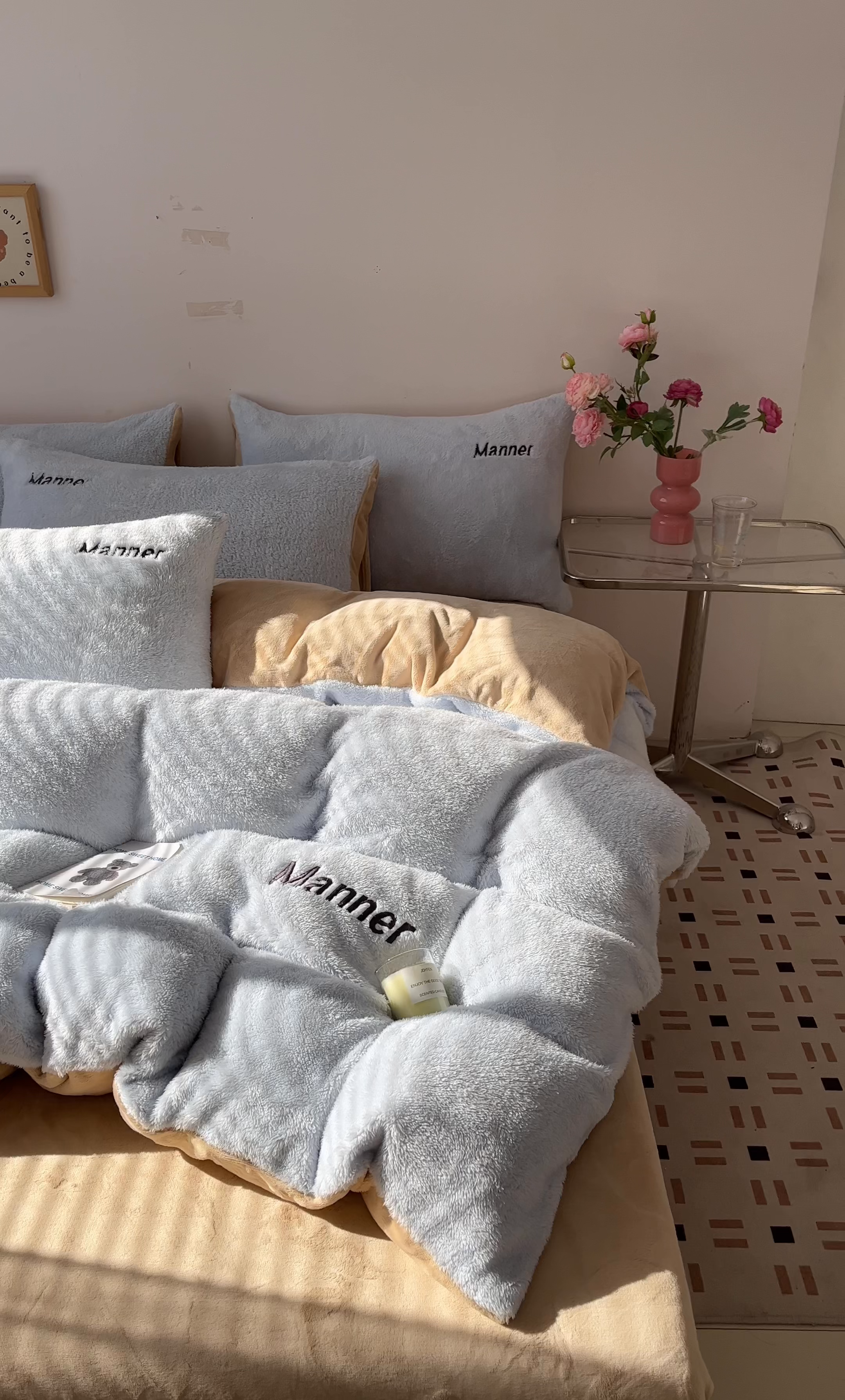 91家纺网 家纺一手货源 找家纺 梦幻之城 2025新款牛奶绒刺绣四件套-凯勒系列B款 凯勒-尼罗兰+香槟色