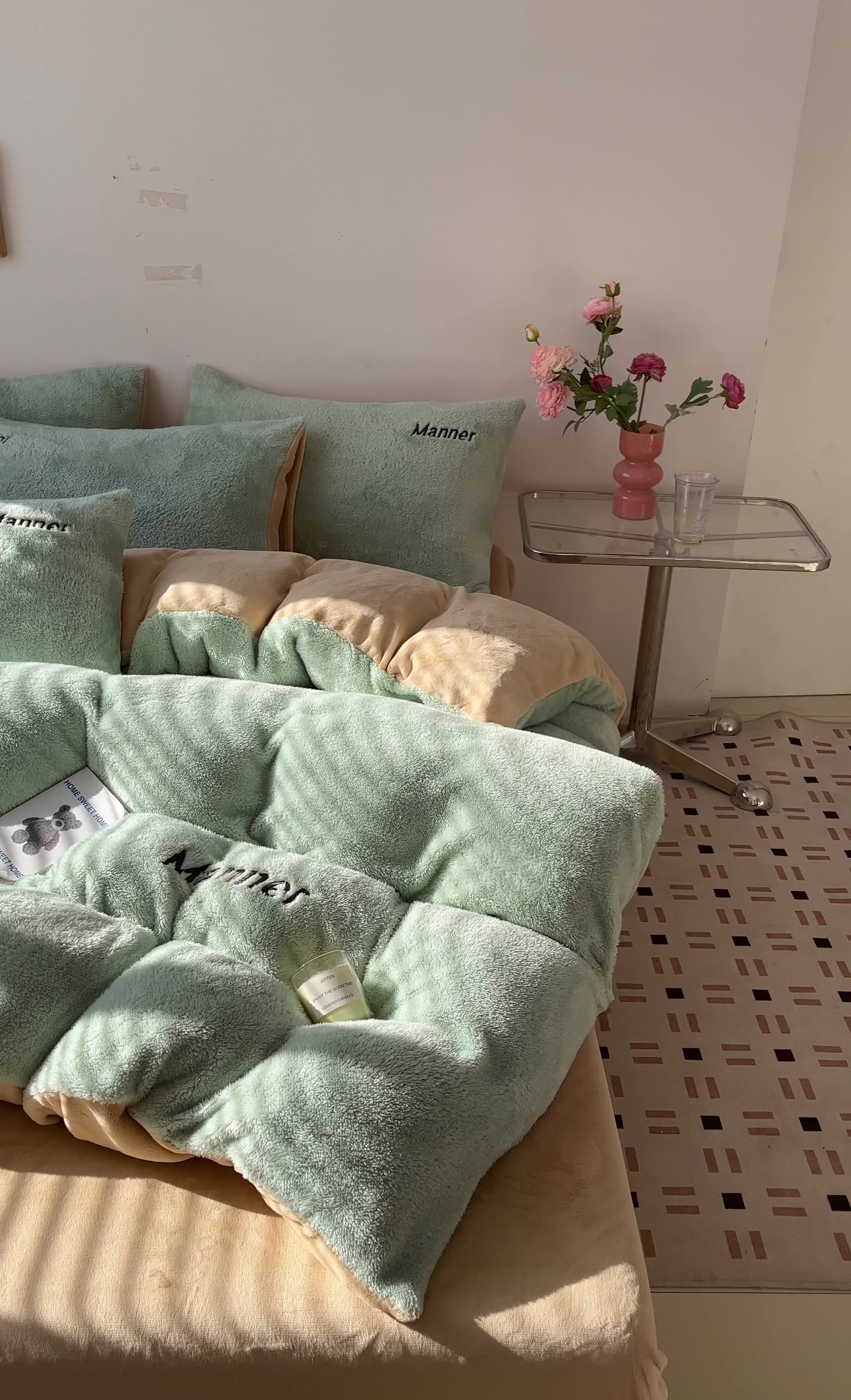 91家纺网 家纺一手货源 找家纺 梦幻之城 2025新款牛奶绒刺绣四件套-凯勒系列B款 凯勒-清澈蓝+香槟色