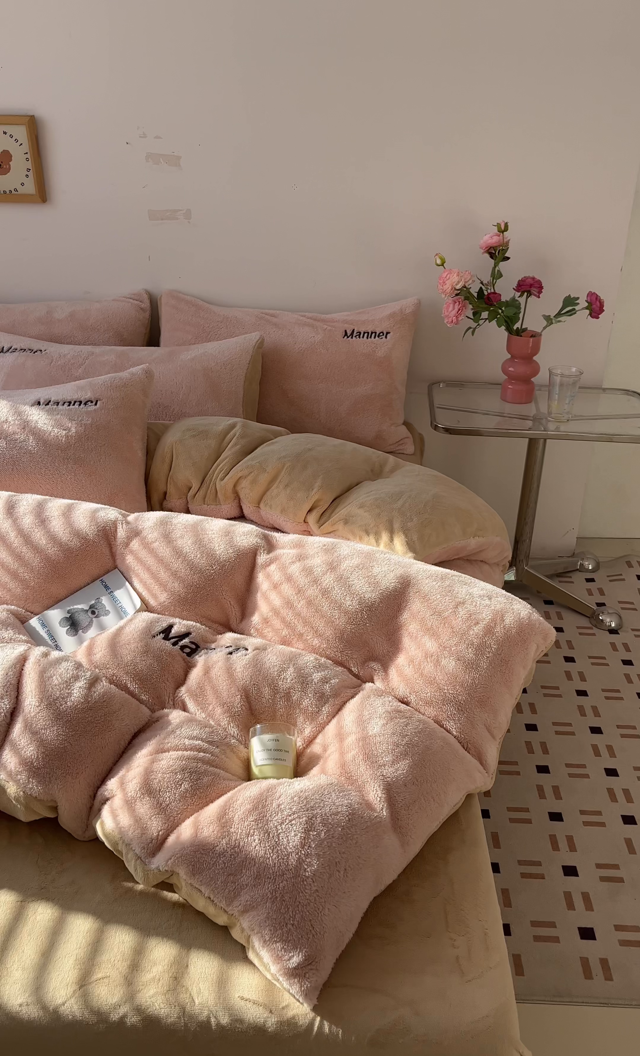 91家纺网 家纺一手货源 找家纺 梦幻之城 2025新款牛奶绒刺绣四件套-凯勒系列B款 凯勒-暖心粉+香槟色