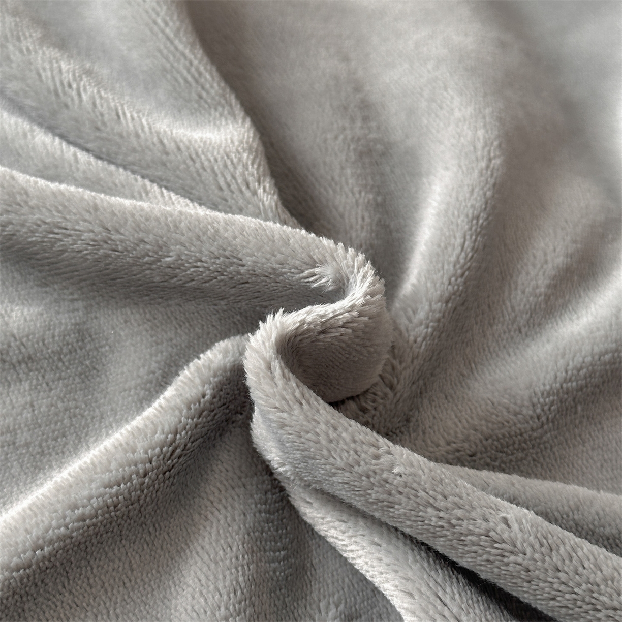 91家纺网 家纺一手货源 找家纺 梦幻之城 2025新款牛奶绒刺绣款四件套-苏缦 经典灰