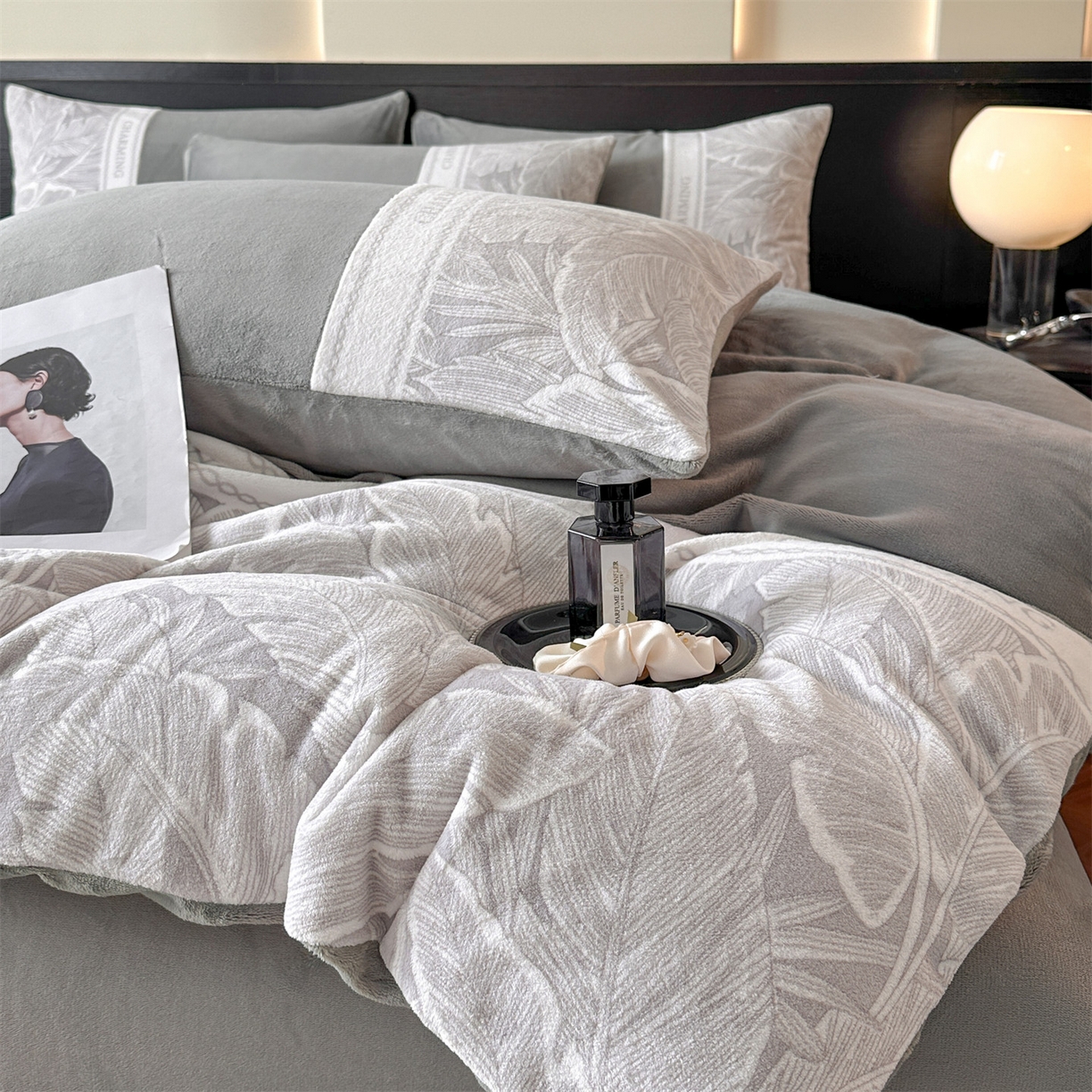 91家纺网 家纺一手货源 找家纺 梦幻之城 2025新款牛奶绒刺绣款四件套-苏缦 经典灰