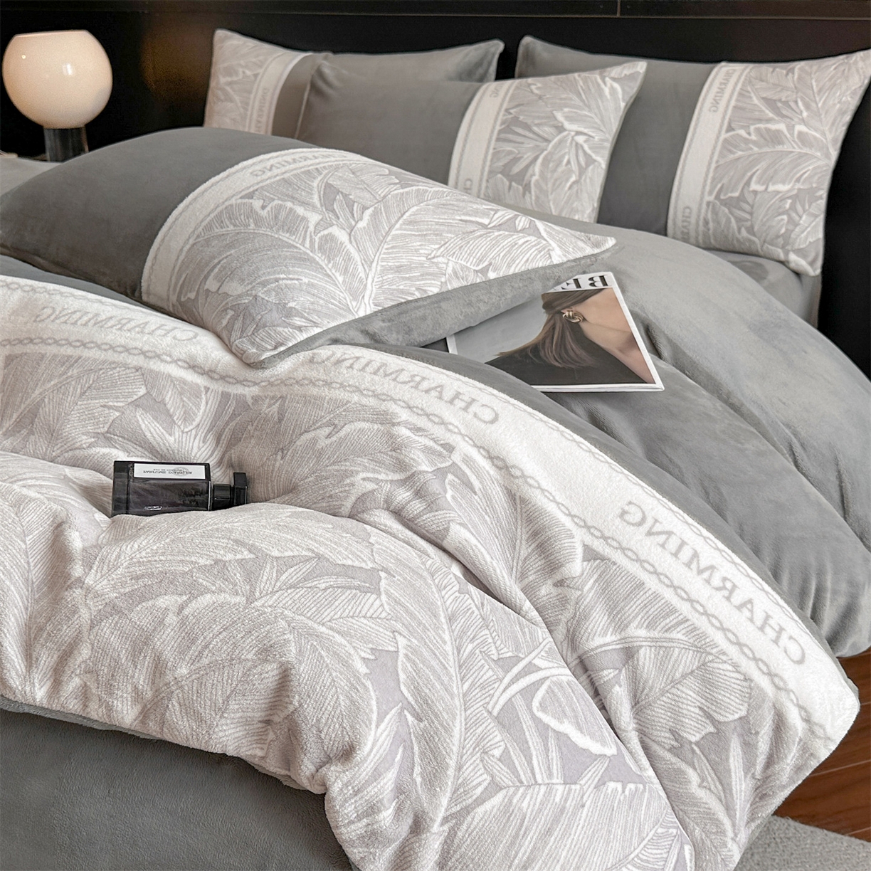 91家纺网 家纺一手货源 找家纺 梦幻之城 2025新款牛奶绒刺绣款四件套-苏缦 经典灰