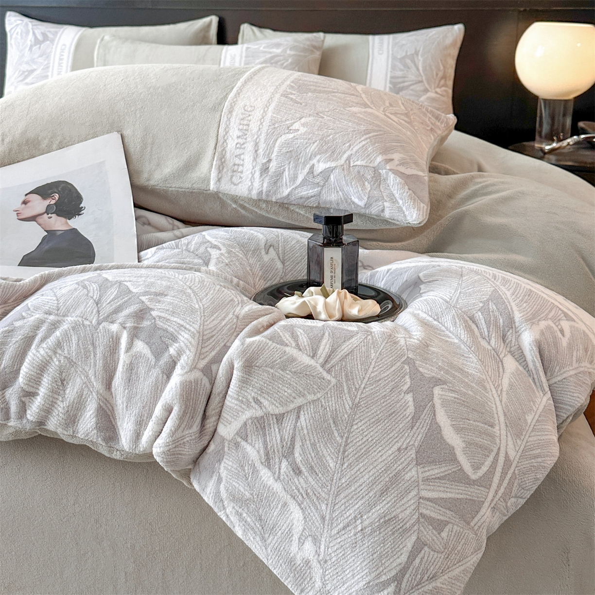 91家纺网 家纺一手货源 找家纺 梦幻之城 2025新款牛奶绒刺绣款四件套-苏缦 香草灰