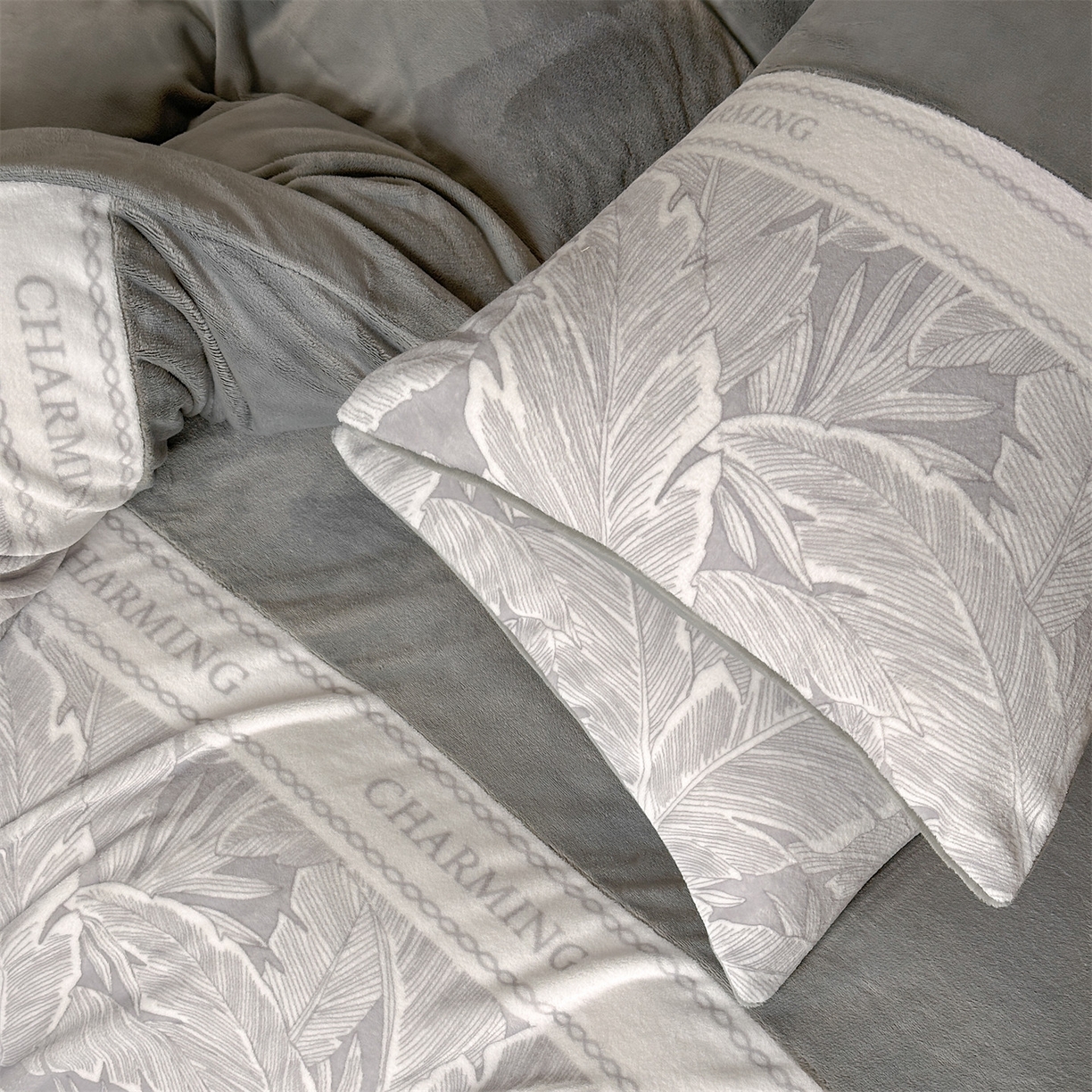 91家纺网 家纺一手货源 找家纺 梦幻之城 2025新款牛奶绒刺绣款四件套-苏缦 经典灰