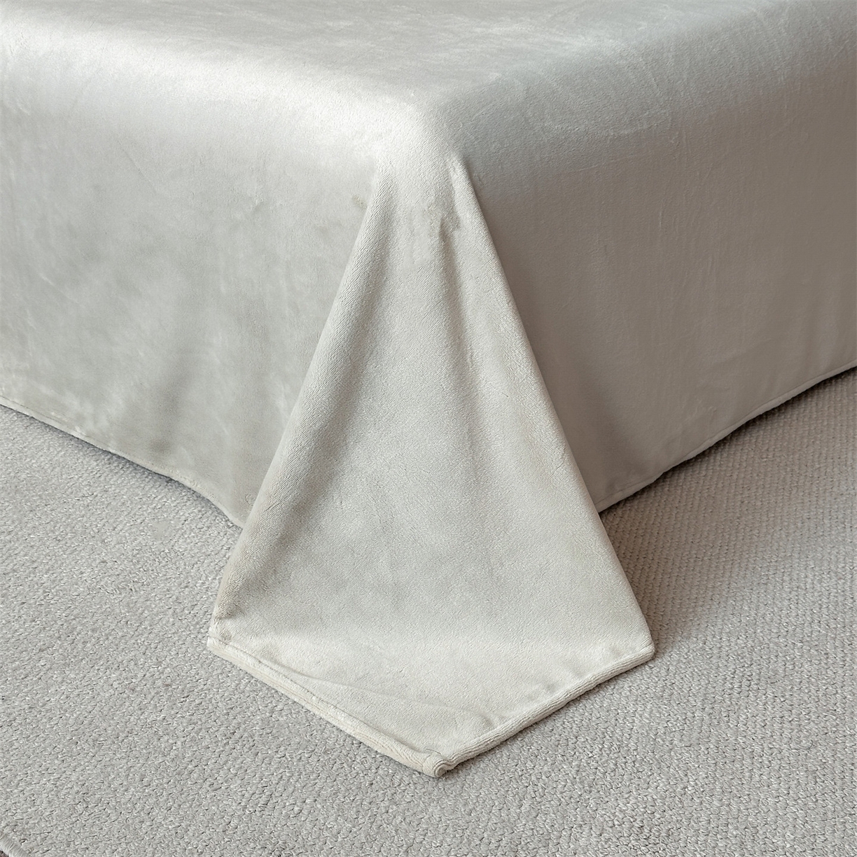 91家纺网 家纺一手货源 找家纺 梦幻之城 2025新款牛奶绒刺绣款四件套-苏缦 香草灰