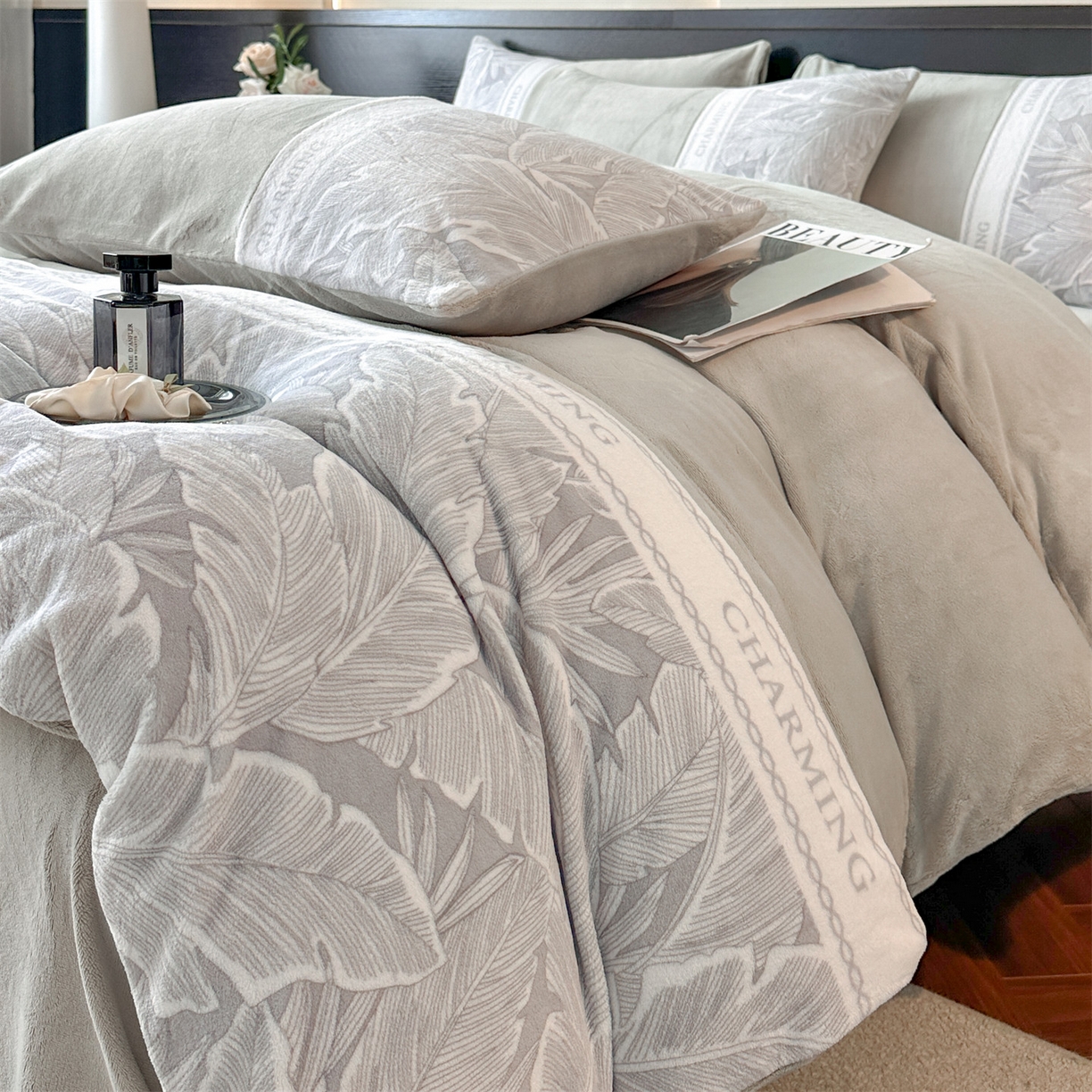 91家纺网 家纺一手货源 找家纺 梦幻之城 2025新款牛奶绒刺绣款四件套-苏缦 香草灰