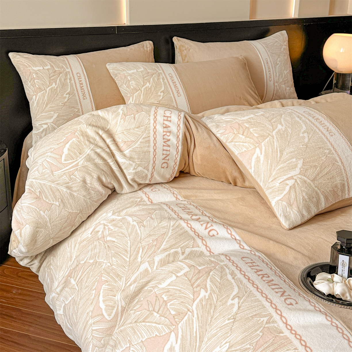 91家纺网 家纺一手货源 找家纺 梦幻之城 2025新款牛奶绒刺绣款四件套-苏缦 香槟色