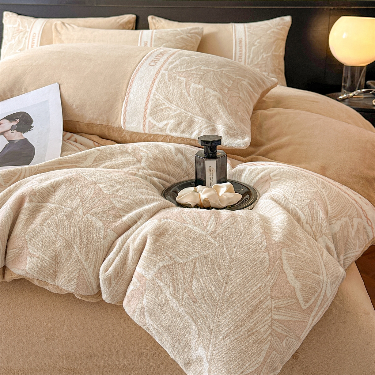 91家纺网 家纺一手货源 找家纺 梦幻之城 2025新款牛奶绒刺绣款四件套-苏缦 香槟色