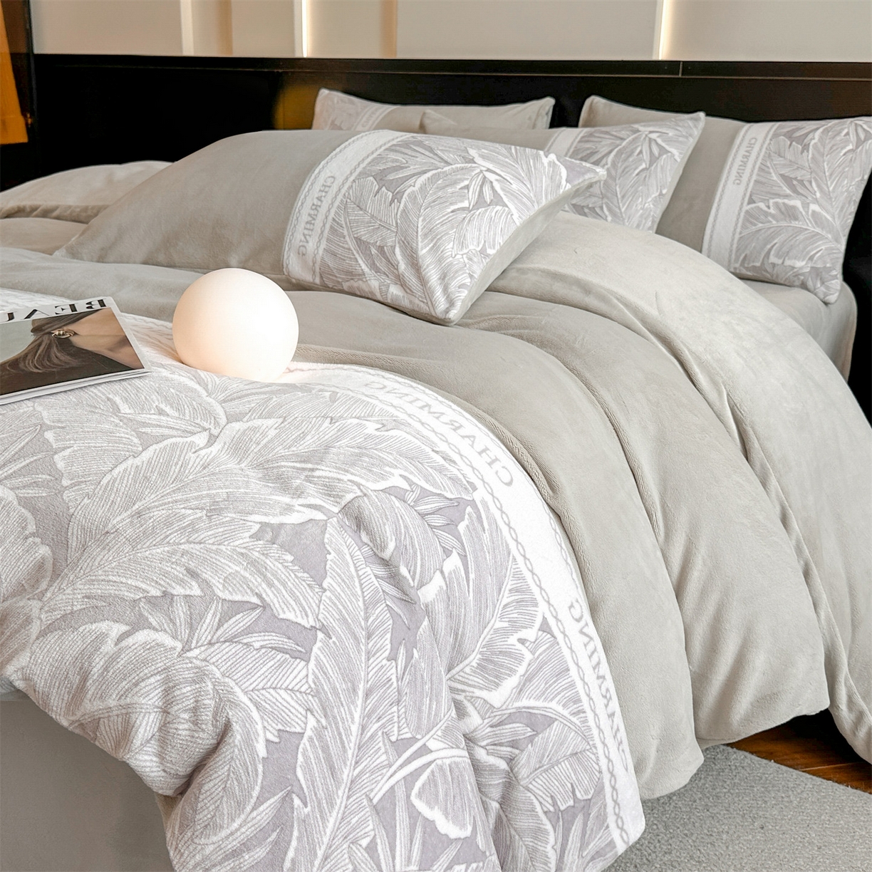 91家纺网 家纺一手货源 找家纺 梦幻之城 2025新款牛奶绒刺绣款四件套-苏缦 香草灰