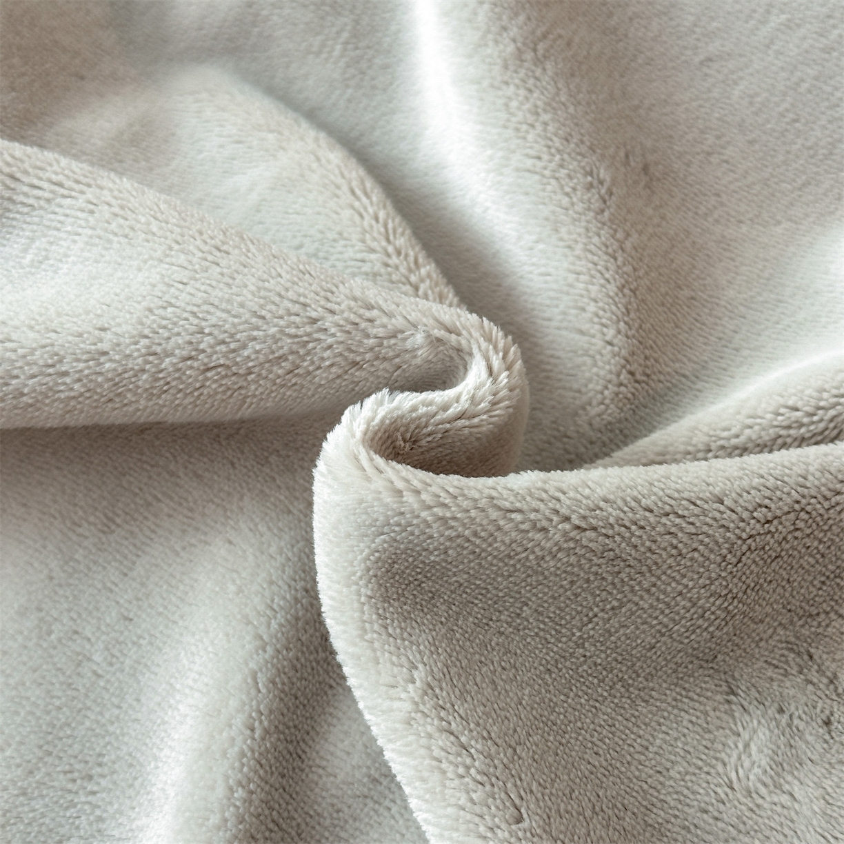 91家纺网 家纺一手货源 找家纺 梦幻之城 2025新款牛奶绒刺绣款四件套-苏缦 香草灰