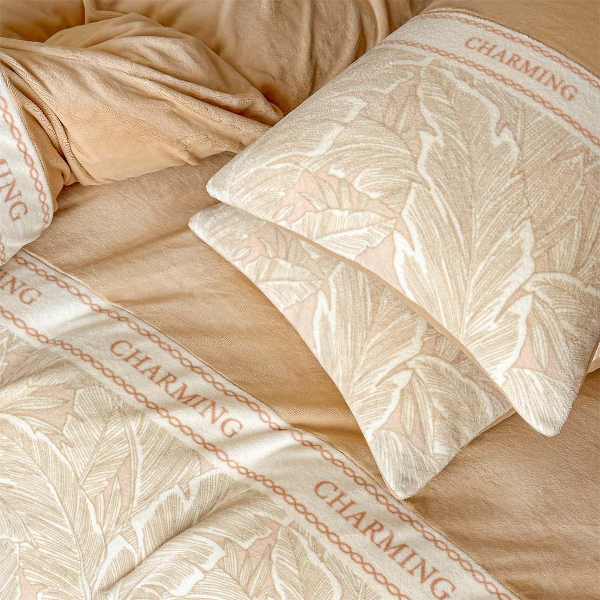 91家纺网 家纺一手货源 找家纺 梦幻之城 2025新款牛奶绒刺绣款四件套-苏缦 香槟色