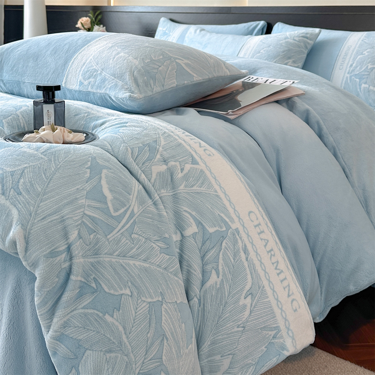 91家纺网 家纺一手货源 找家纺 梦幻之城 2025新款牛奶绒刺绣款四件套-苏缦 天空蓝