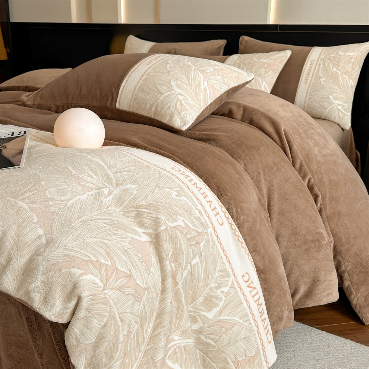 91家纺网 家纺一手货源 找家纺 梦幻之城 2025新款牛奶绒刺绣款四件套-苏缦 摩卡棕