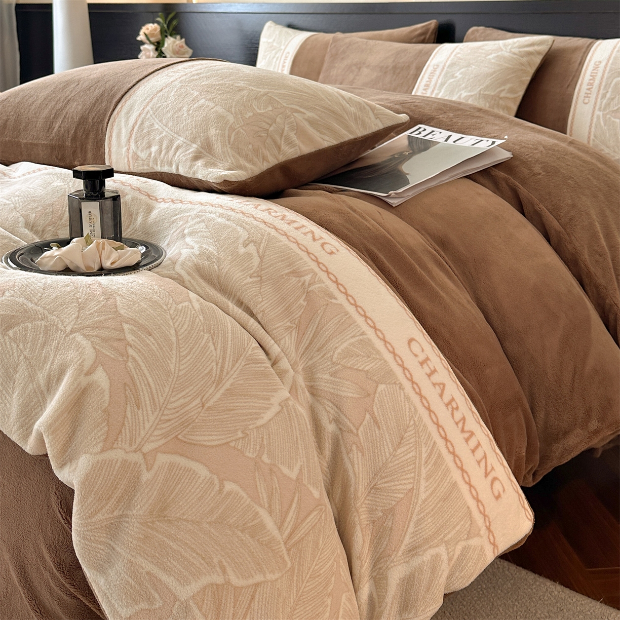 91家纺网 家纺一手货源 找家纺 梦幻之城 2025新款牛奶绒刺绣款四件套-苏缦 摩卡棕