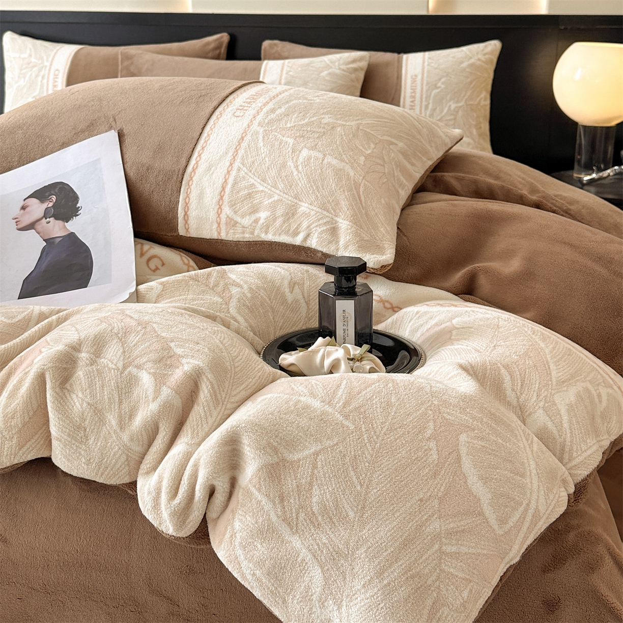 91家纺网 家纺一手货源 找家纺 梦幻之城 2025新款牛奶绒刺绣款四件套-苏缦 摩卡棕