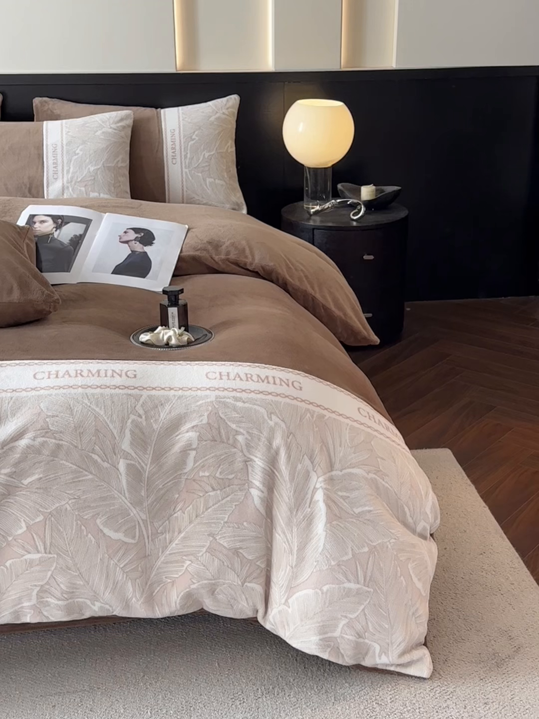 91家纺网 家纺一手货源 找家纺 梦幻之城 2025新款牛奶绒刺绣款四件套-苏缦 摩卡棕