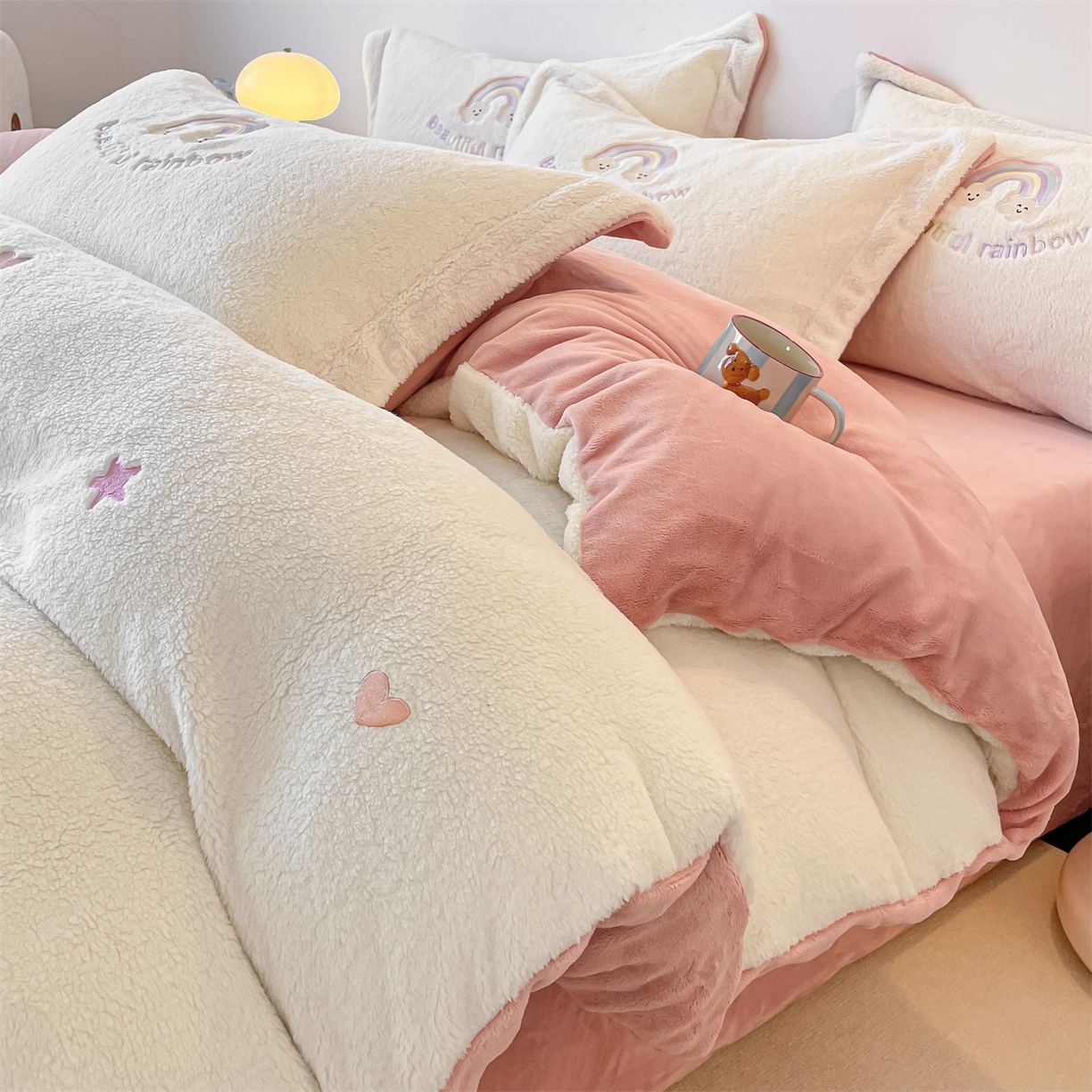 91家纺网 家纺一手货源 找家纺 （总）梦幻之城 2025新款牛奶绒四件套洛可可-朵绒系列