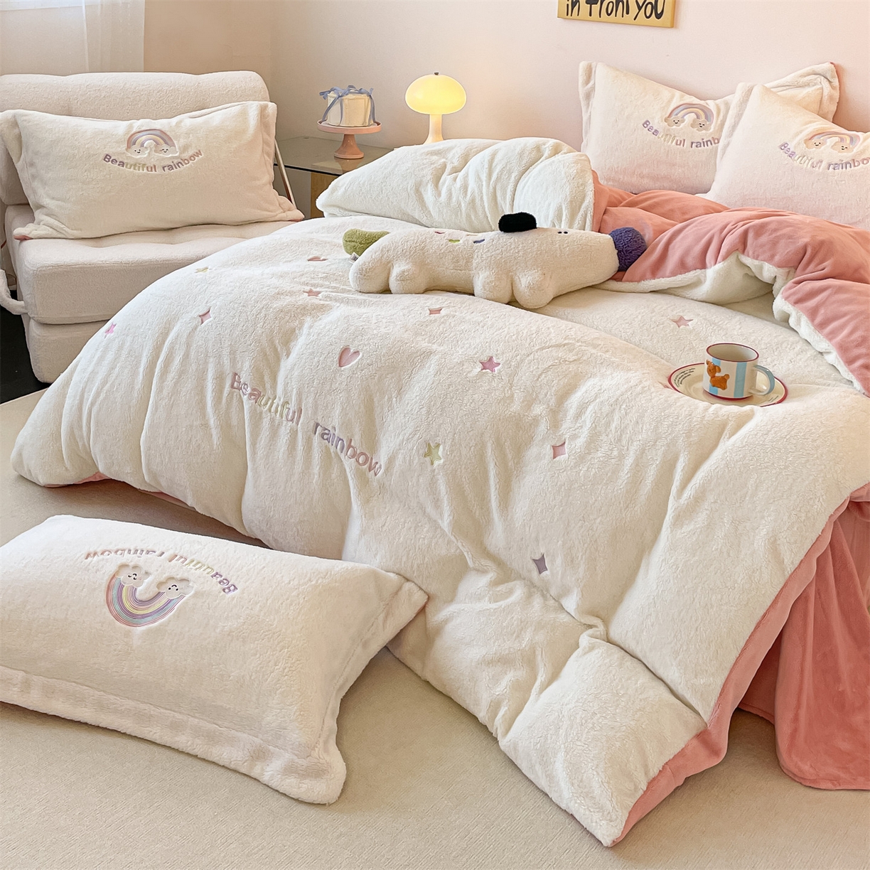 91家纺网 家纺一手货源 找家纺 （总）梦幻之城 2025新款牛奶绒四件套洛可可-朵绒系列