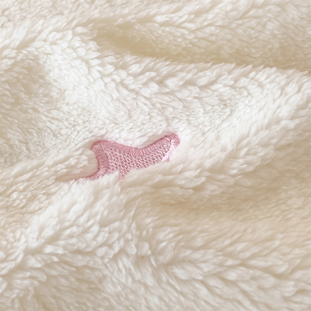 91家纺网 家纺一手货源 找家纺 （总）梦幻之城 2025新款牛奶绒四件套洛可可-朵绒系列