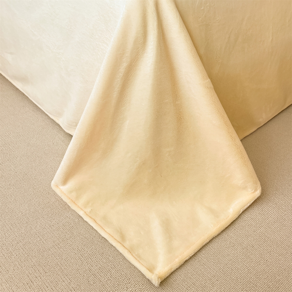 91家纺网 家纺一手货源 找家纺 梦幻之城 2025新款牛奶绒四件套洛可可-朵绒系列 甜甜圈-靓粉+奶黄