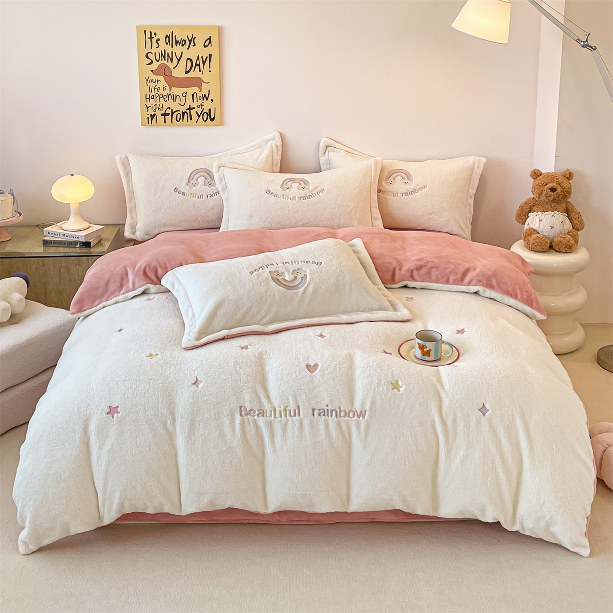 91家纺网 家纺一手货源 找家纺 梦幻之城 2025新款牛奶绒四件套洛可可-朵绒系列 彩虹-奶白+橙意粉