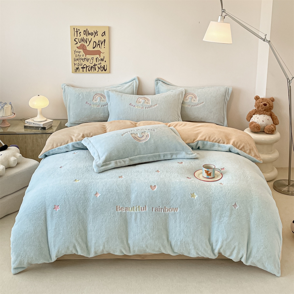 91家纺网 家纺一手货源 找家纺 梦幻之城 2025新款牛奶绒四件套洛可可-朵绒系列 彩虹-天空蓝+香槟色
