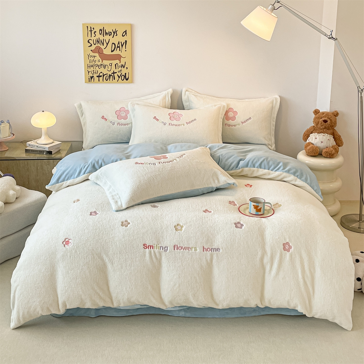 91家纺网 家纺一手货源 找家纺 梦幻之城 2025新款牛奶绒四件套洛可可-朵绒系列 太阳花-奶白+天空蓝