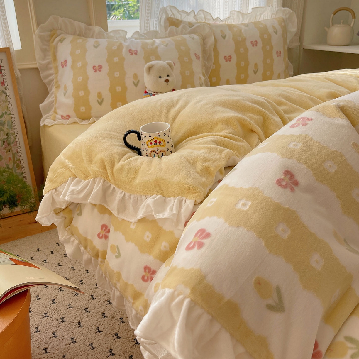 91家纺网 家纺一手货源 找家纺 三朵家纺 2025新款韩系花边雕花绒牛奶绒法莱绒四件套 恋花小经黄