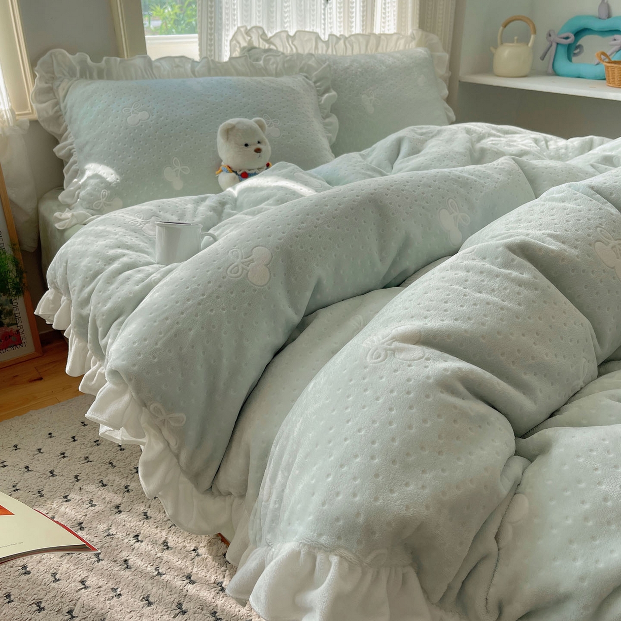 三朵家纺 2025新款韩系花边雕花绒牛奶绒法莱绒四件套 茶语山樱-蓝