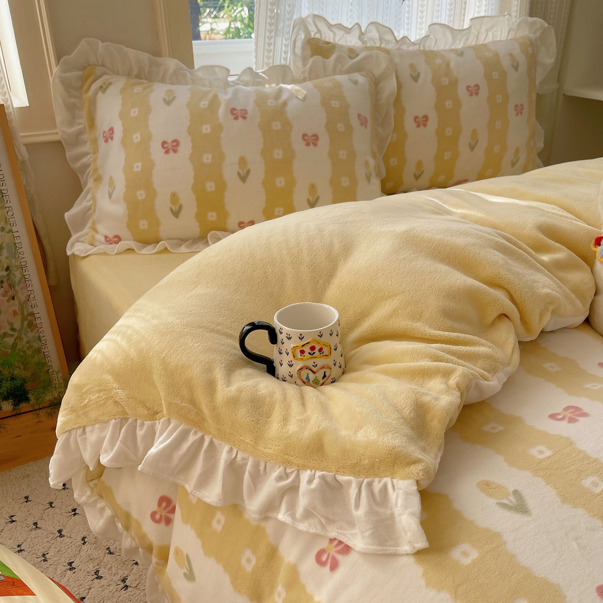 91家纺网 家纺一手货源 找家纺 三朵家纺 2025新款韩系花边雕花绒牛奶绒法莱绒四件套 恋花小经黄