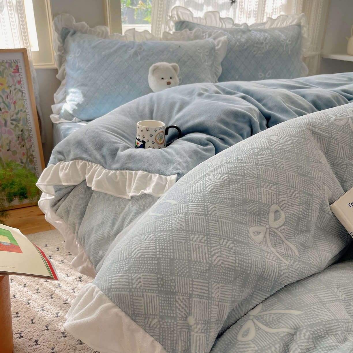 91家纺网 家纺一手货源 找家纺 三朵家纺 2025新款韩系花边雕花绒牛奶绒法莱绒四件套 拾光里里