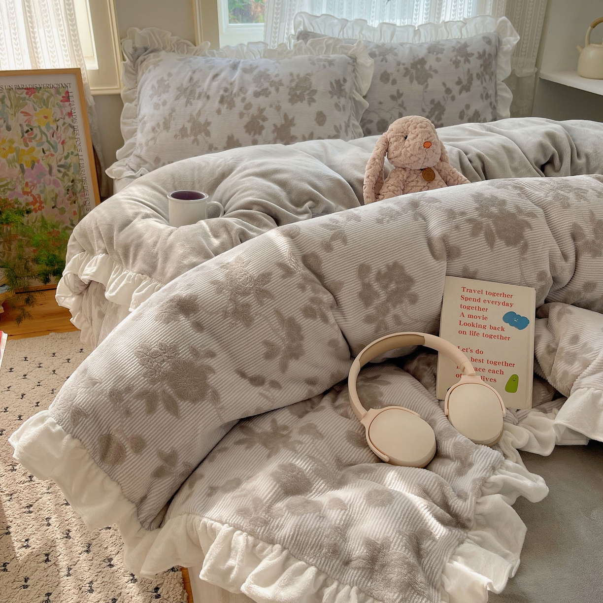 91家纺网 家纺一手货源 找家纺 三朵家纺 2025新款韩系花边雕花绒牛奶绒法莱绒四件套 蔷薇梦境