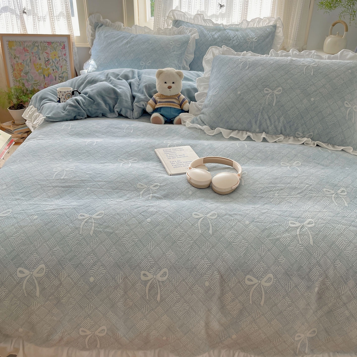 91家纺网 家纺一手货源 找家纺 三朵家纺 2025新款韩系花边雕花绒牛奶绒法莱绒四件套 拾光里里