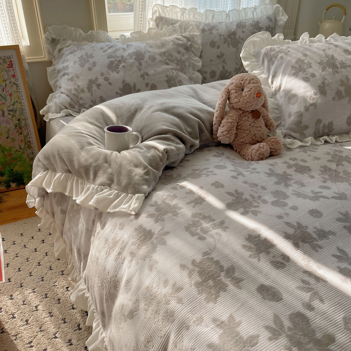 91家纺网 家纺一手货源 找家纺 三朵家纺 2025新款韩系花边雕花绒牛奶绒法莱绒四件套 蔷薇梦境