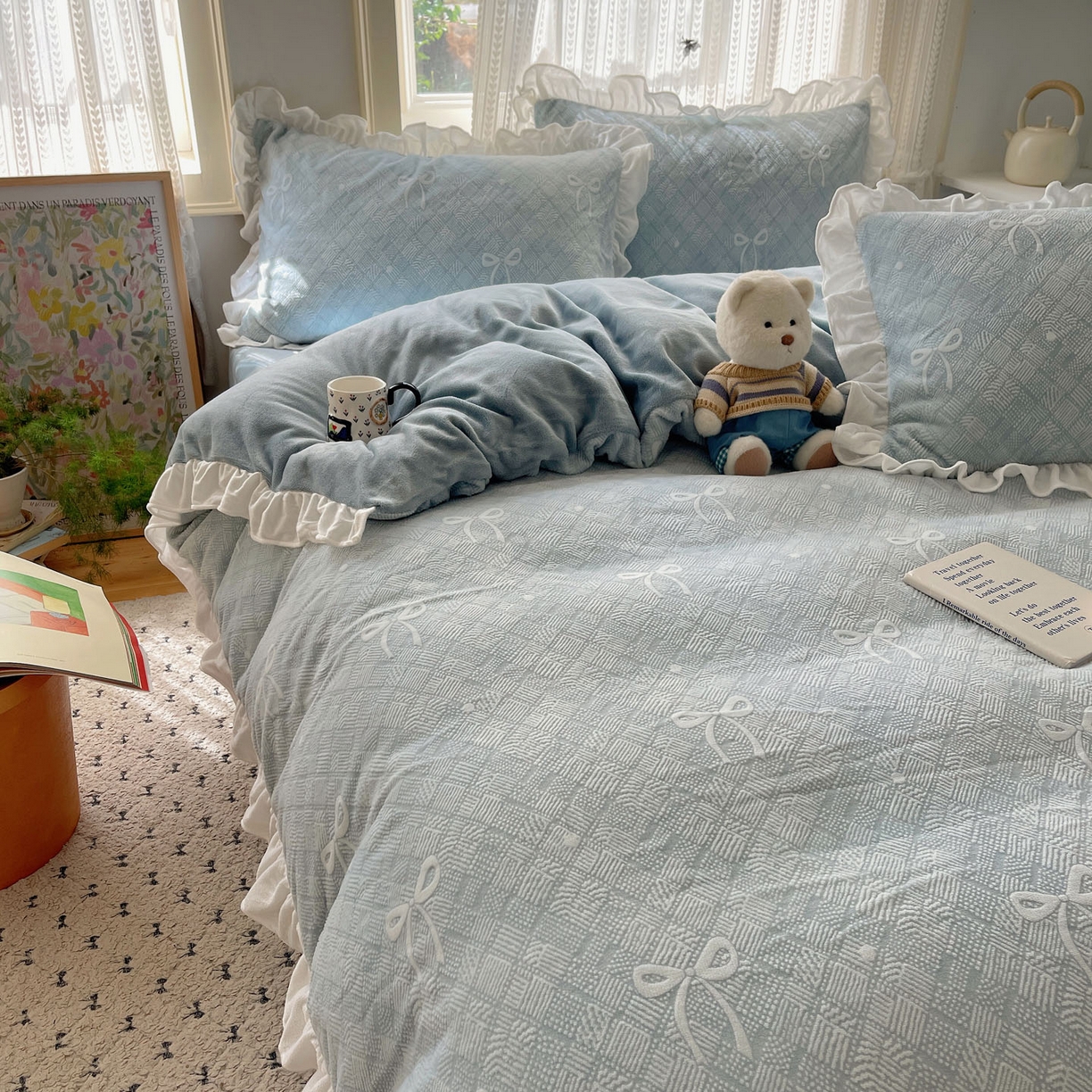 91家纺网 家纺一手货源 找家纺 三朵家纺 2025新款韩系花边雕花绒牛奶绒法莱绒四件套 拾光里里